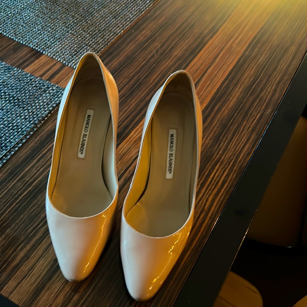 In very good condition no scruffs on outside heels intact mid height